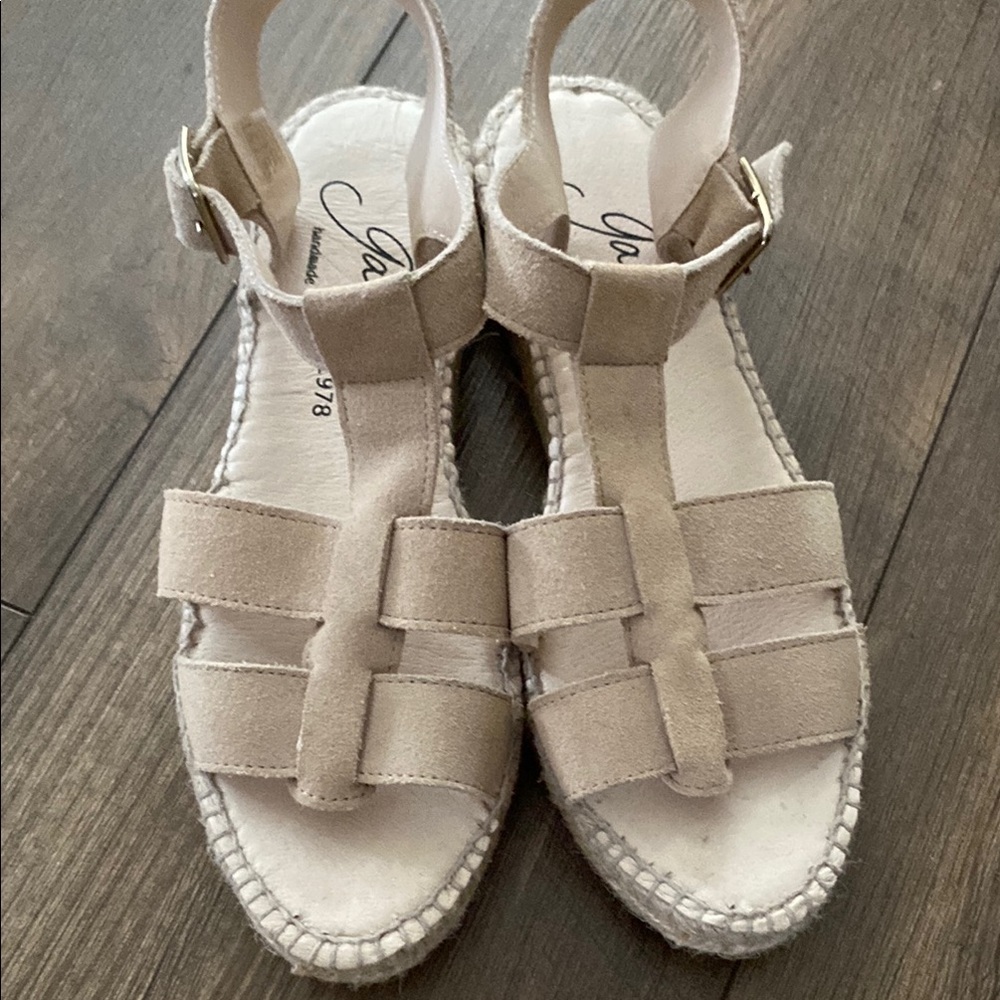 Tan Leather Sandals with Whipstitch Detailing